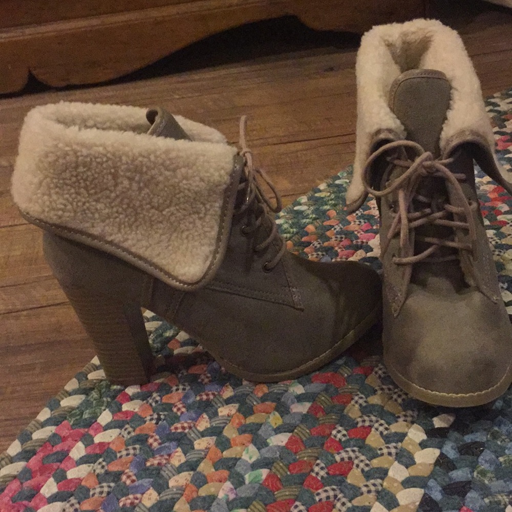 GAP Fur Booties